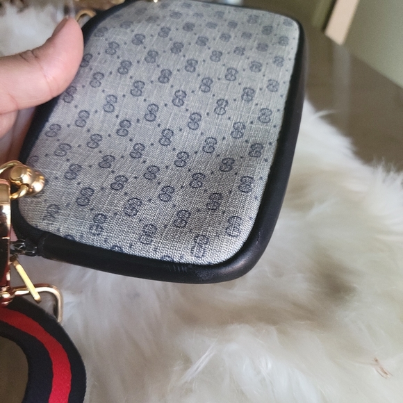 100% Authentic Gucci vintage mini pouch - Picture 9 of 12